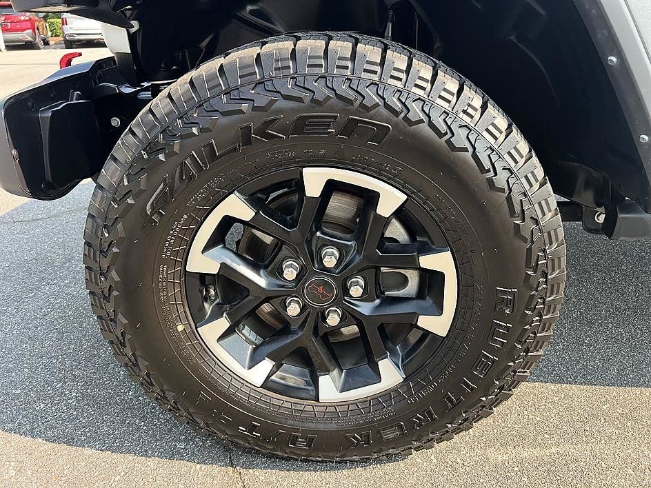 Used 2025 Jeep Wrangler Unlimited Rubicon AWD/4WD image 9
