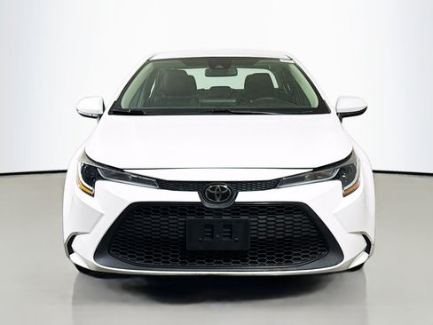 Used 2022 Toyota Corolla LE FWD image 2