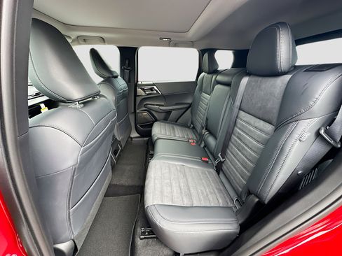 New 2026 Mitsubishi Outlander SE image 17