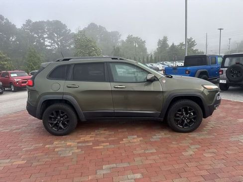 Used 2018 Jeep Cherokee Trailhawk w/ Quick Order Package 27L AWD/4WD image 16