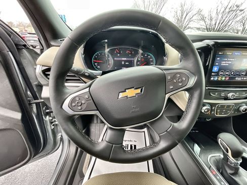 Used 2024 Chevrolet Traverse LT image 11