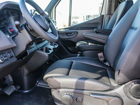New 2025 Mercedes-Benz Sprinter 2500 image 19