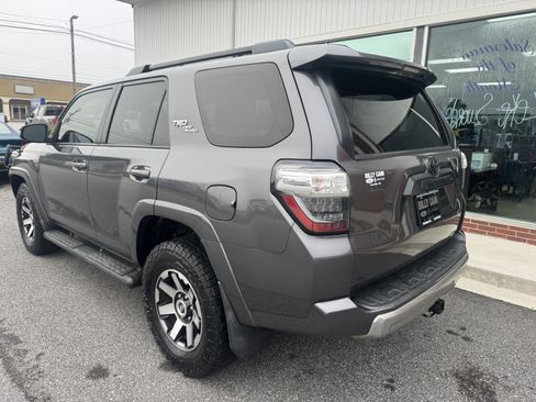 Used 2019 Toyota 4Runner TRD Off-Road Premium AWD/4WD image 2