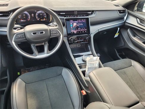 New 2025 Jeep Grand Cherokee L Altitude image 11