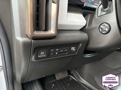Used 2025 GMC Hummer EV 2X image 17