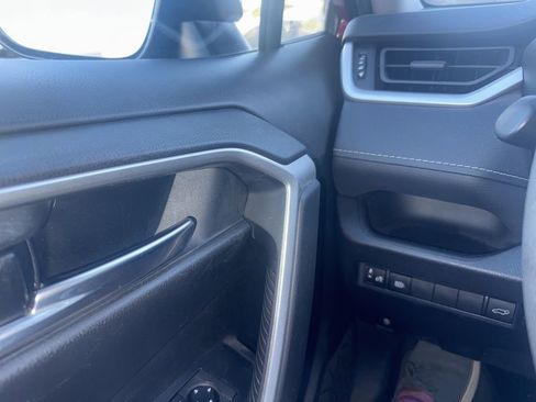 Used 2020 Toyota RAV4 XLE image 17