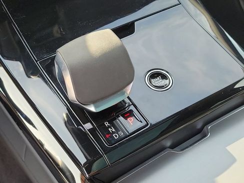 Used 2025 Land Rover Range Rover Sport SE AWD/4WD image 26