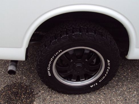 Used 2012 GMC Savana 1500 AWD image 28