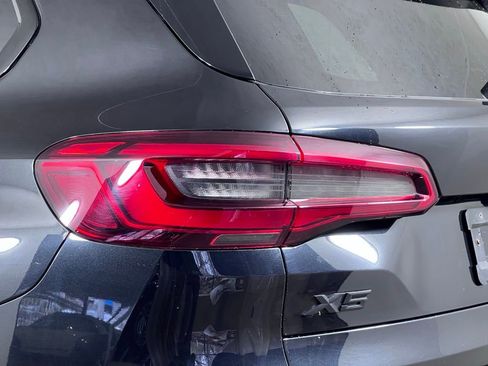 Used 2019 BMW X5 xDrive50i w/ M Sport Package image 16