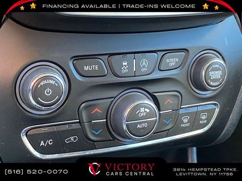 Used 2019 Jeep Cherokee Limited w/ Luxury Group image 36