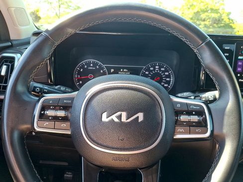 Used 2022 Kia Sorento S w/ Panoramic Sunroof Package FWD image 16