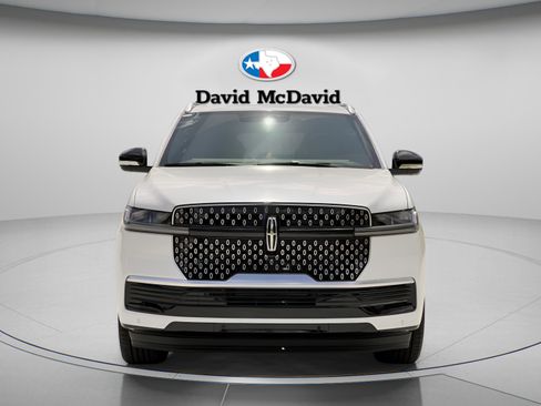 Used 2026 Lincoln Navigator Reserve image 8