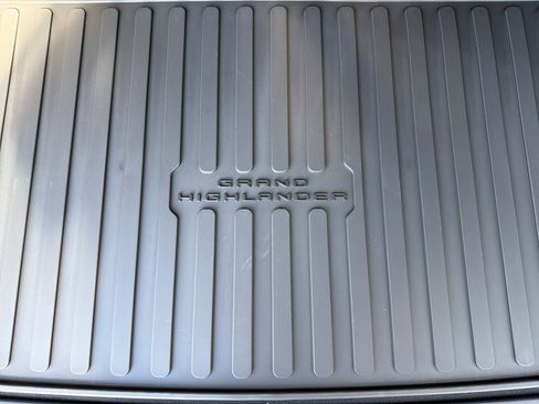 New 2026 Toyota Grand Highlander Platinum AWD/4WD image 32