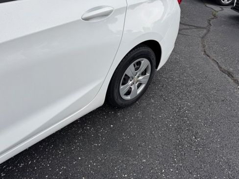 Used 2017 Chevrolet Cruze LS FWD image 12
