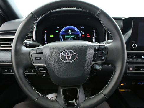 Used 2025 Toyota Camry SE w/ Convenience Package FWD image 12