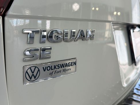 Used 2019 Volkswagen Tiguan SE w/ Panoramic Sunroof Package image 34