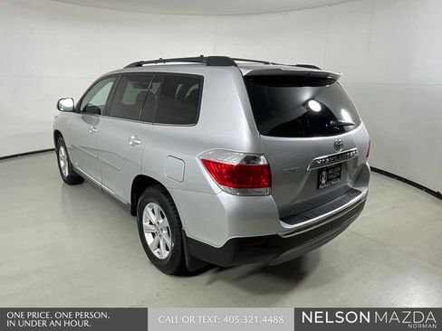 Used 2013 Toyota Highlander SE FWD image 8