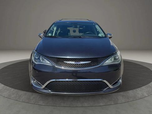 Used 2020 Chrysler Pacifica Limited FWD image 3