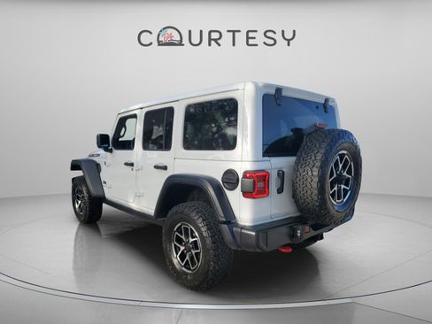 Used 2025 Jeep Wrangler Unlimited Rubicon w/ Convenience Group AWD/4WD image 2