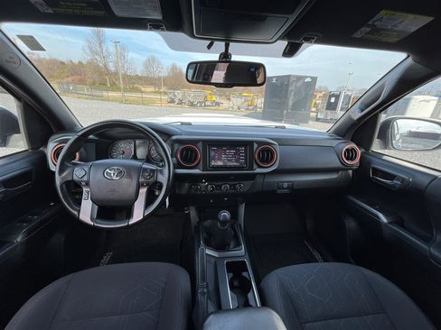 Used 2016 Toyota Tacoma TRD Sport w/ Towing Package image 21