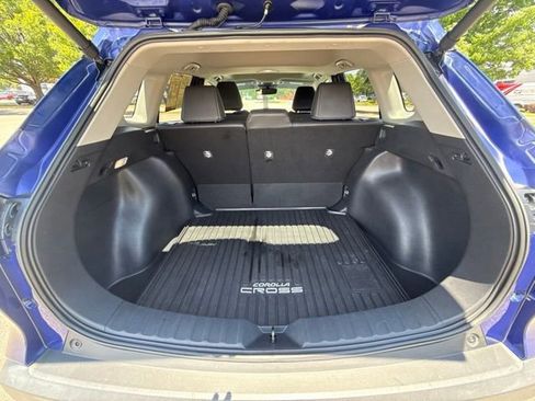 Used 2023 Toyota Corolla Cross XLE w/ Convenience Package FWD image 19