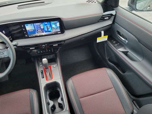 New 2026 Nissan Kicks SR AWD/4WD image 21