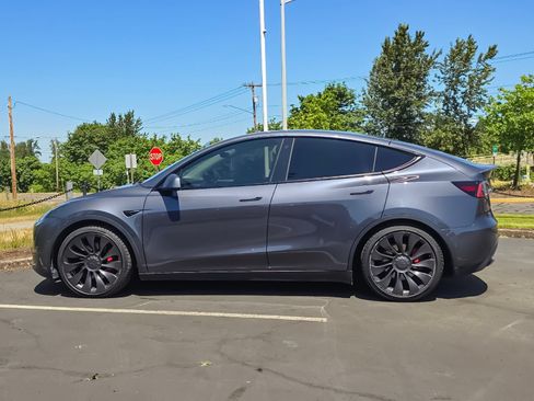 Used 2022 Tesla Model Y Performance AWD/4WD image 6