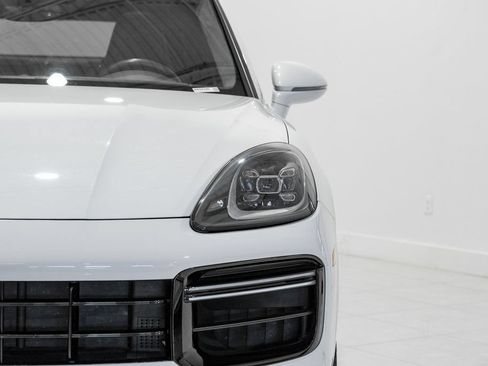 Used 2020 Porsche Cayenne Turbo AWD/4WD image 42
