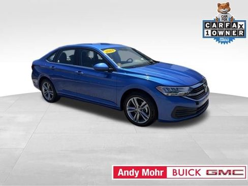 Used 2024 Volkswagen Jetta SE FWD image 2