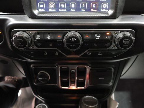 Used 2022 Jeep Gladiator Overland w/ Popular Equipment Package AWD/4WD image 34