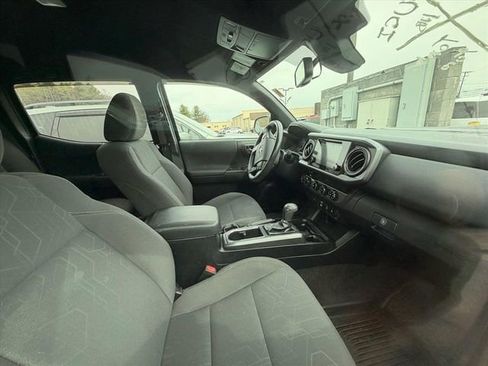 Used 2018 Toyota Tacoma TRD Sport image 11