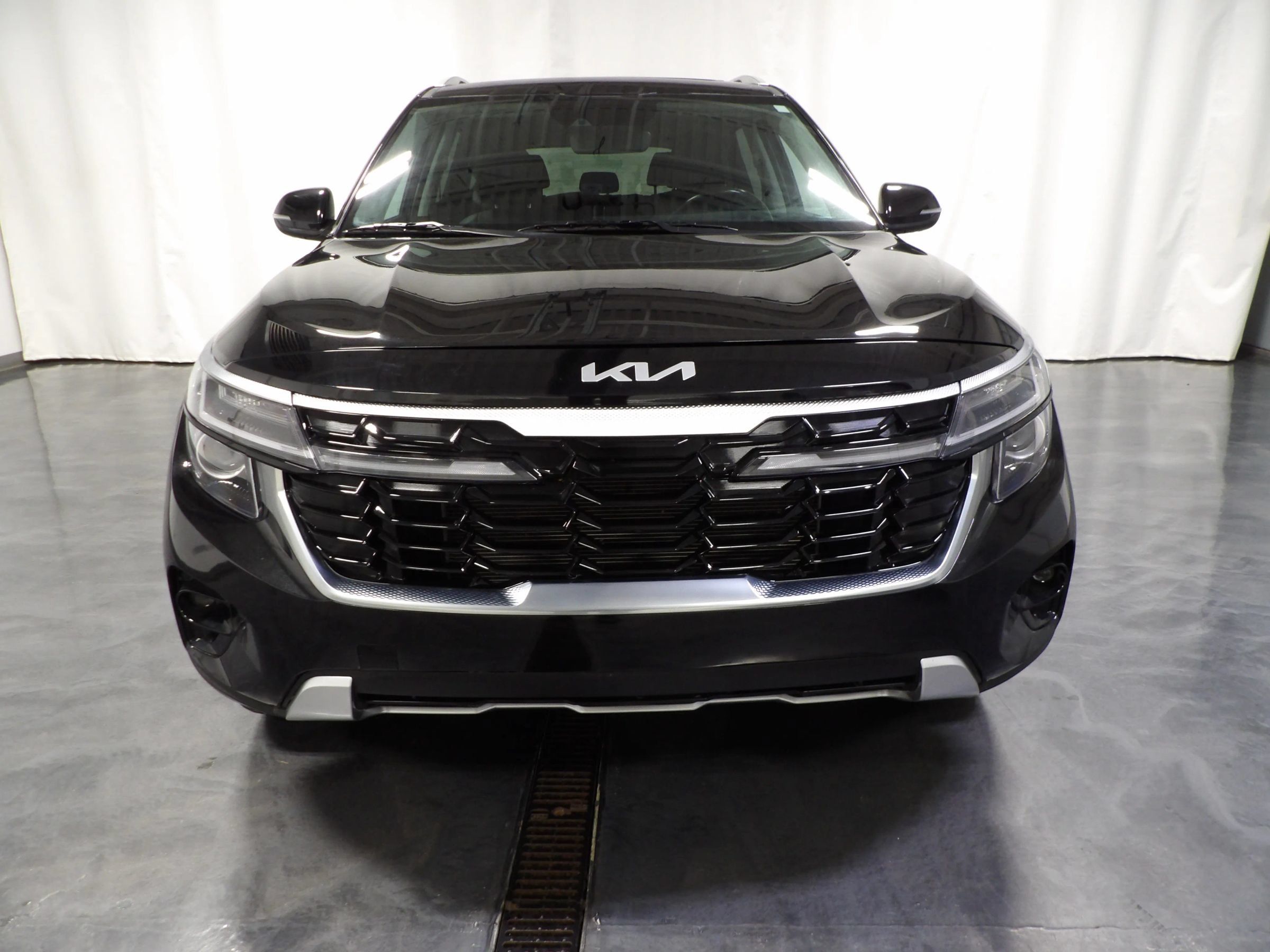 Used 2025 Kia Seltos EX w/ EX Sunroof Package FWD image 2