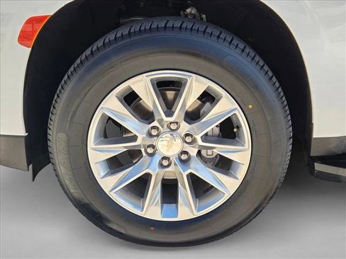 Used 2023 Chevrolet Suburban Premier image 22