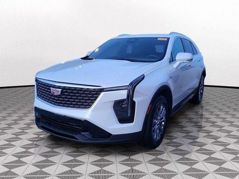 Used 2024 Cadillac XT4 Premium Luxury FWD image 3