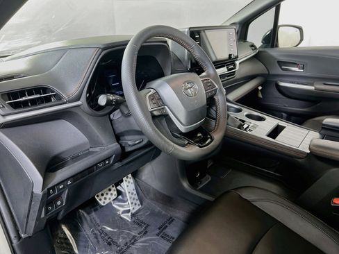 Used 2023 Toyota Sienna XSE w/ XSE Plus Package AWD/4WD image 9