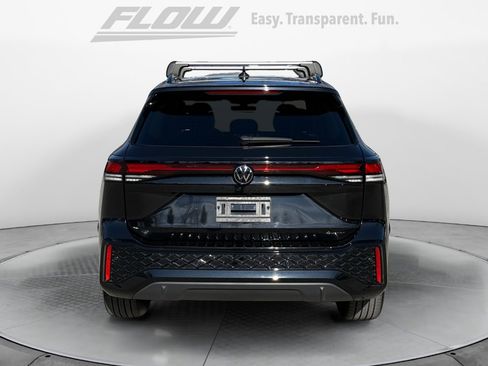 Certified 2025 Volkswagen Tiguan SE R-Line image 8