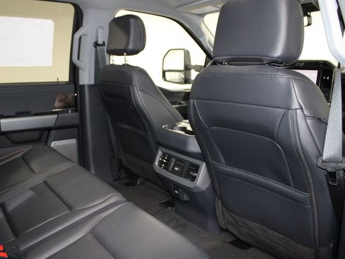 New 2026 Ford F250 Lariat w/ Black Appearance Package image 34