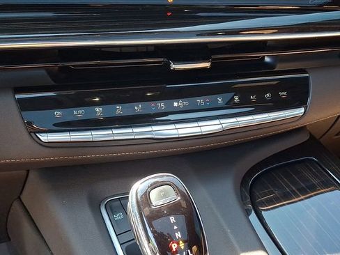 Used 2022 Cadillac Escalade Premium Luxury AWD/4WD image 14