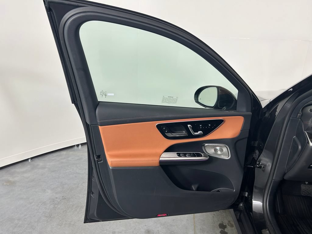 Used 2025 Mercedes-Benz GLC 350e 4MATIC image 14