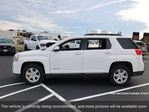 Used 2015 GMC Terrain SLE w/ Convenience Package image 2