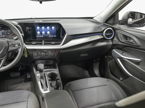 Used 2025 Chevrolet Trax LS FWD image 30