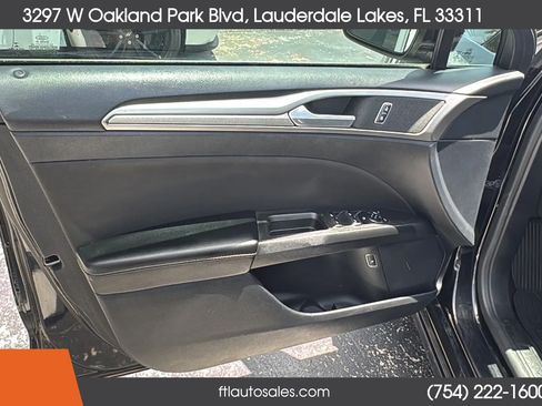 Used 2020 Ford Fusion SE FWD image 18