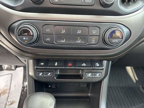 Used 2022 GMC Canyon AT4 image 31