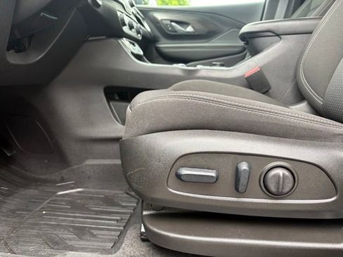 Used 2024 GMC Terrain SLE w/ Driver Convenience Package FWD image 31