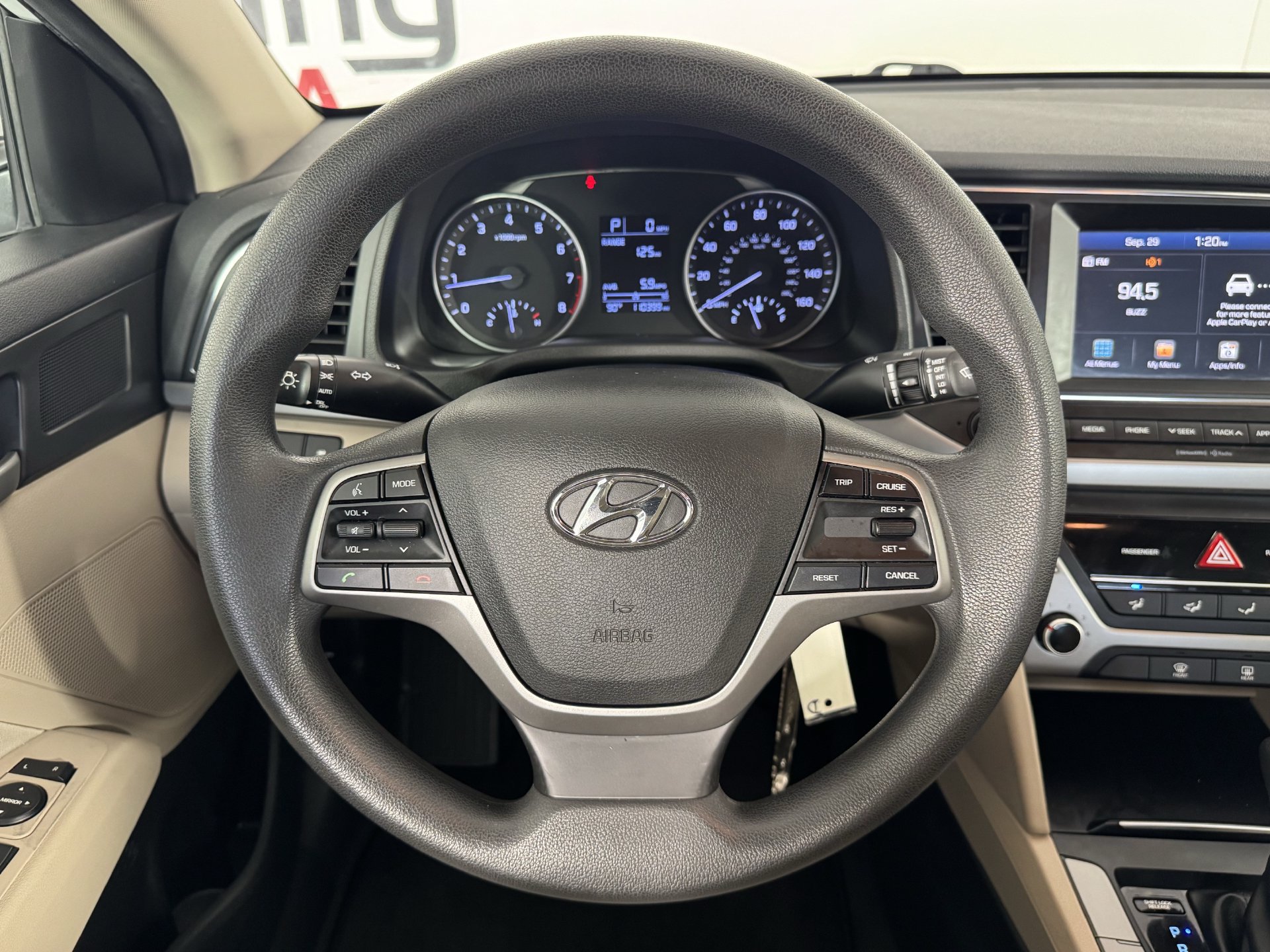Used 2017 Hyundai Elantra SE FWD image 28