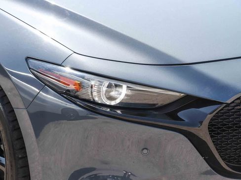 Used 2021 MAZDA MAZDA3 Hatchback w/Premium Plus Pkg image 7