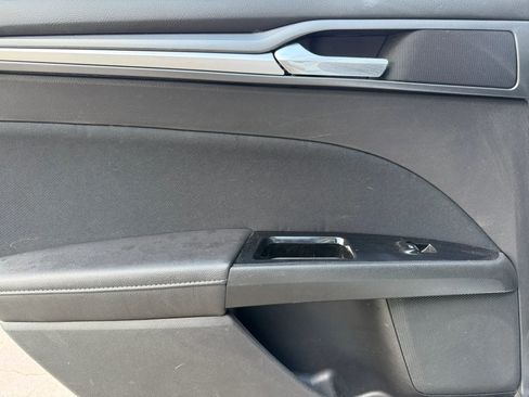 Used 2016 Ford Fusion SE FWD image 11