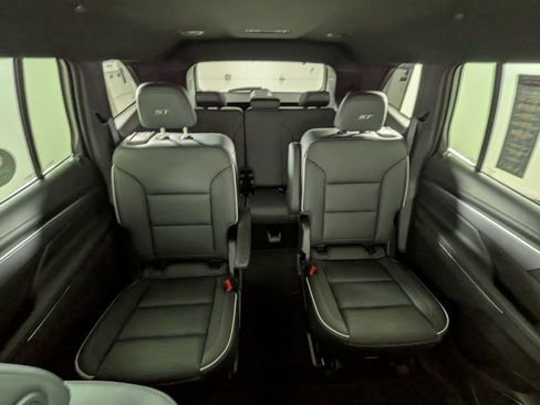 Certified 2025 Buick Enclave Sport Touring image 33