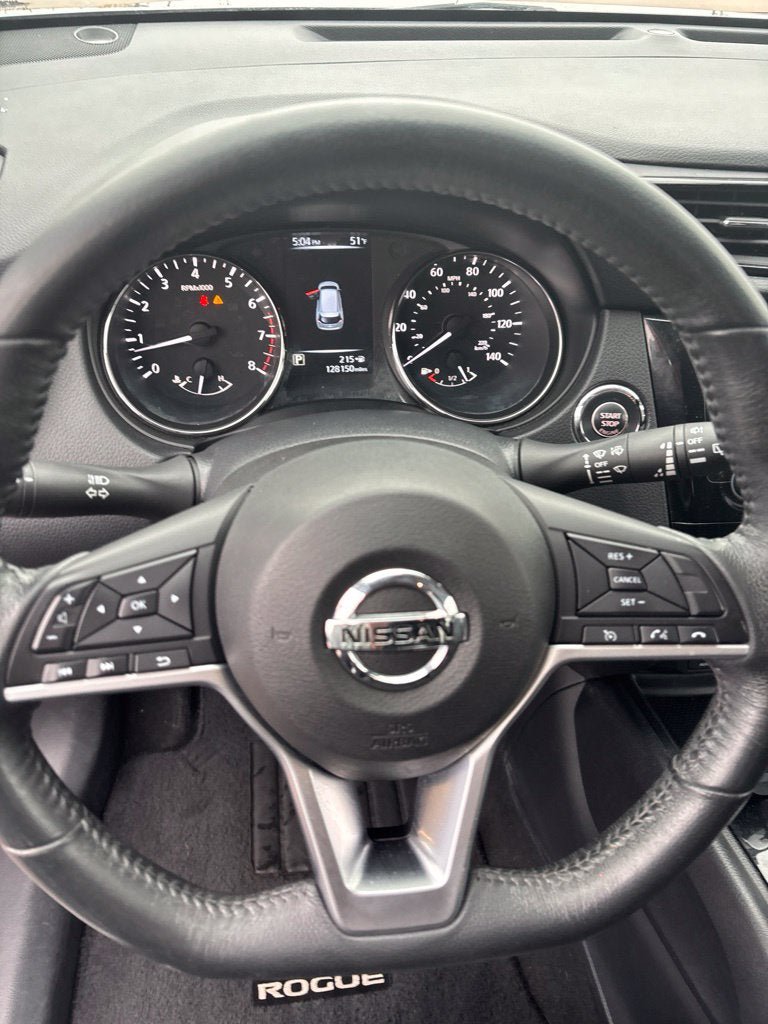Used 2017 Nissan Rogue SV AWD/4WD image 11