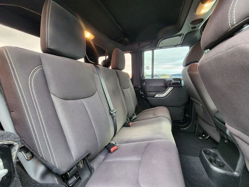 Used 2015 Jeep Wrangler Unlimited Sahara w/ Connectivity Group image 39